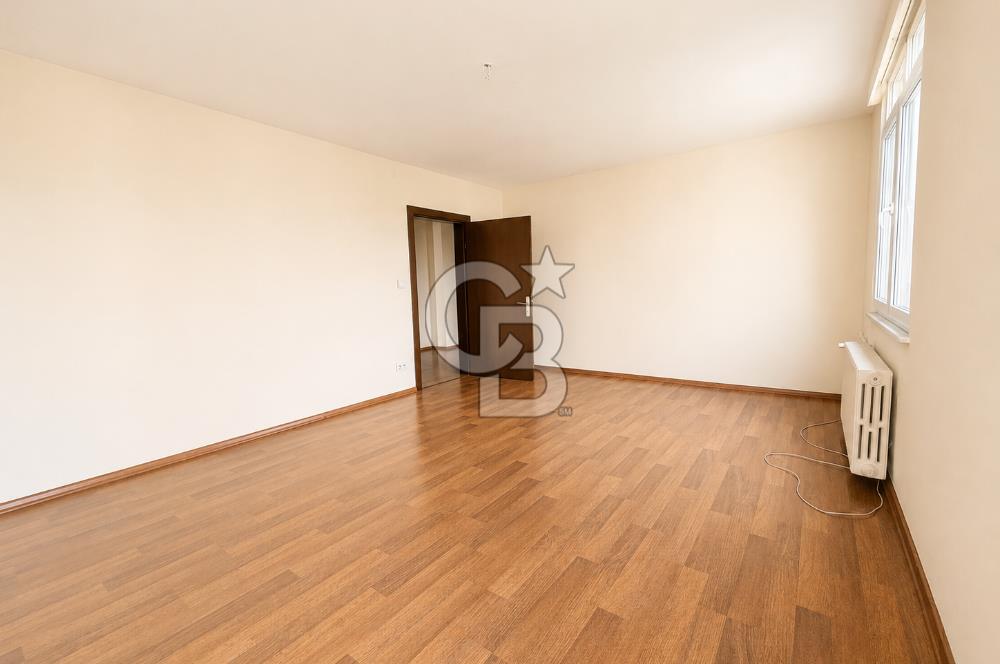 MODA , VİTOL ÇIKMAZI'NDA 4+1 220 M2 GENİŞ BALKONLU DAİRE