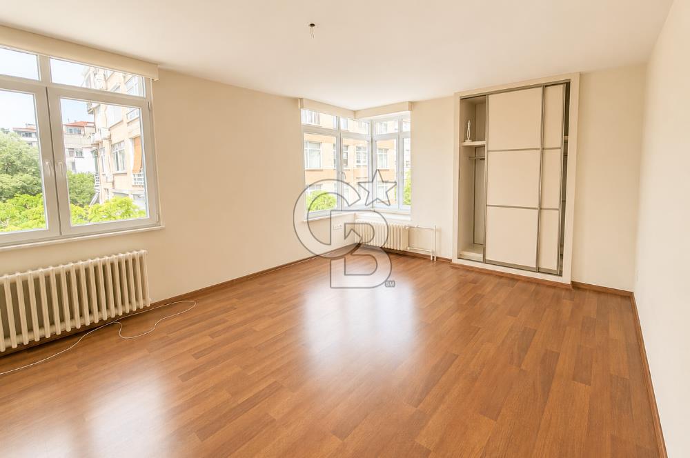 MODA , VİTOL ÇIKMAZI'NDA 4+1 220 M2 GENİŞ BALKONLU DAİRE