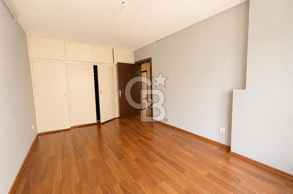 MODA , VİTOL ÇIKMAZI'NDA 4+1 220 M2 GENİŞ BALKONLU DAİRE
