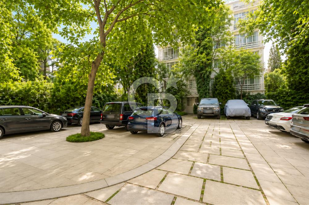 MODA , VİTOL ÇIKMAZI'NDA 4+1 220 M2 GENİŞ BALKONLU DAİRE