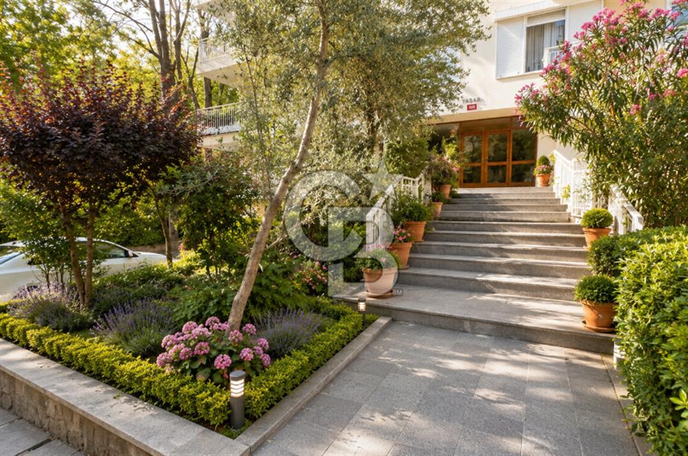 MODA , VİTOL ÇIKMAZI'NDA 4+1 220 M2 GENİŞ BALKONLU DAİRE