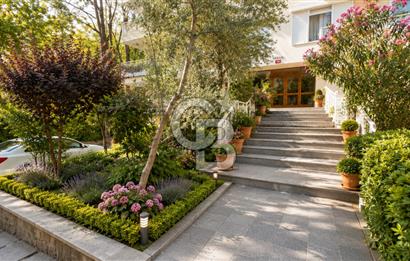 MODA , VİTOL ÇIKMAZI'NDA 4+1 220 M2 GENİŞ BALKONLU DAİRE
