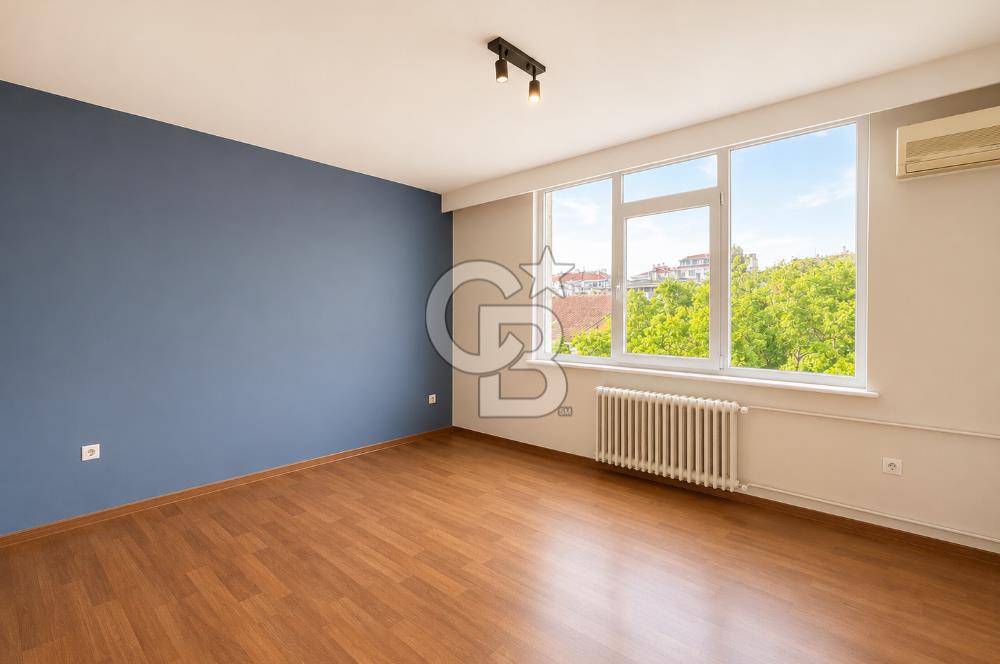MODA , VİTOL ÇIKMAZI'NDA 4+1 220 M2 GENİŞ BALKONLU DAİRE
