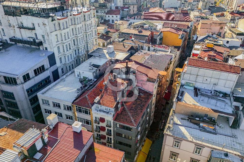 TAKSİM MEYDANA YÜRÜME MESAFESİNDE GENİŞ CEPHELİ KOMPLE BİNA