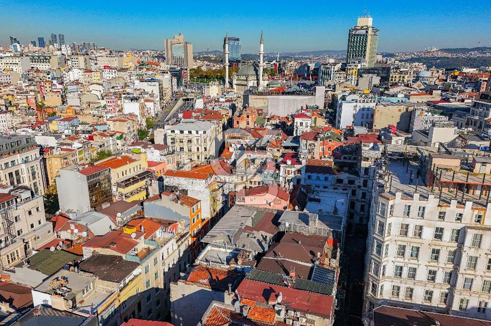 TAKSİM MEYDANA YÜRÜME MESAFESİNDE GENİŞ CEPHELİ KOMPLE BİNA