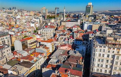 TAKSİM MEYDANA YÜRÜME MESAFESİNDE GENİŞ CEPHELİ KOMPLE BİNA