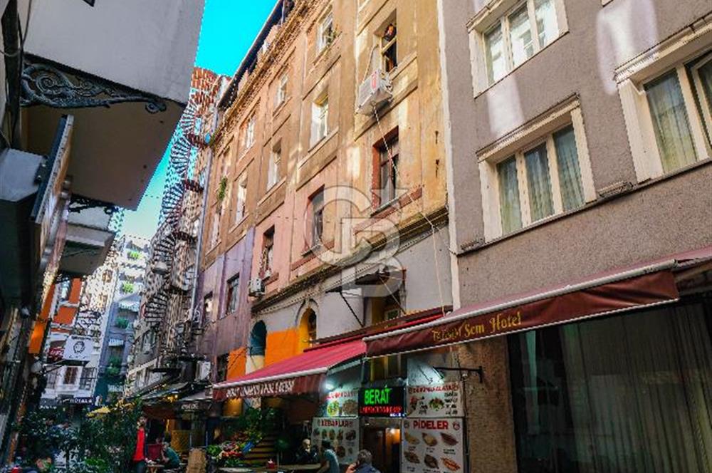TAKSİM MEYDANA YÜRÜME MESAFESİNDE GENİŞ CEPHELİ KOMPLE BİNA