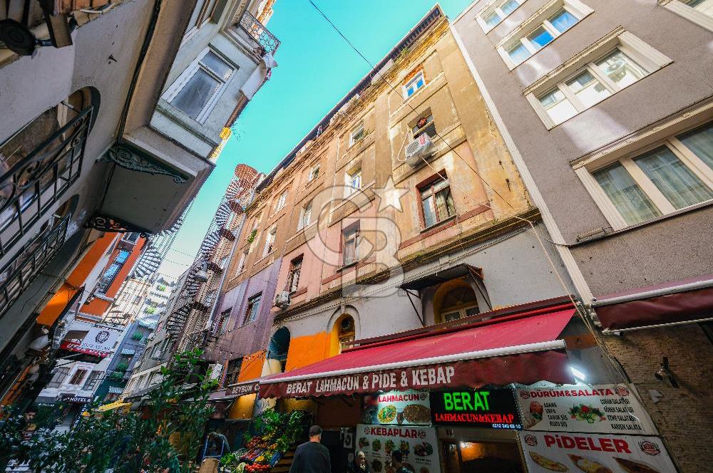 TAKSİM MEYDANA YÜRÜME MESAFESİNDE GENİŞ CEPHELİ KOMPLE BİNA