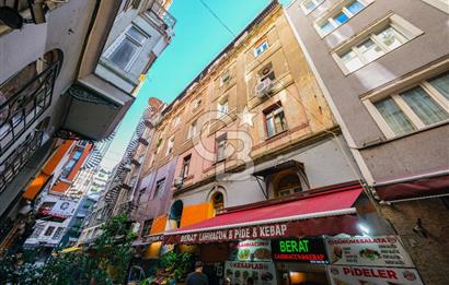 TAKSİM MEYDANA YÜRÜME MESAFESİNDE GENİŞ CEPHELİ KOMPLE BİNA