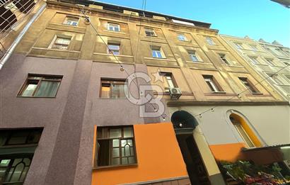 TAKSİM MEYDANA YÜRÜME MESAFESİNDE GENİŞ CEPHELİ KOMPLE BİNA