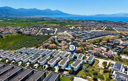 SOĞUCAK'TA KİRALIK DENİZ MANZARALI 5+2 TRİPLEKS VİLLA