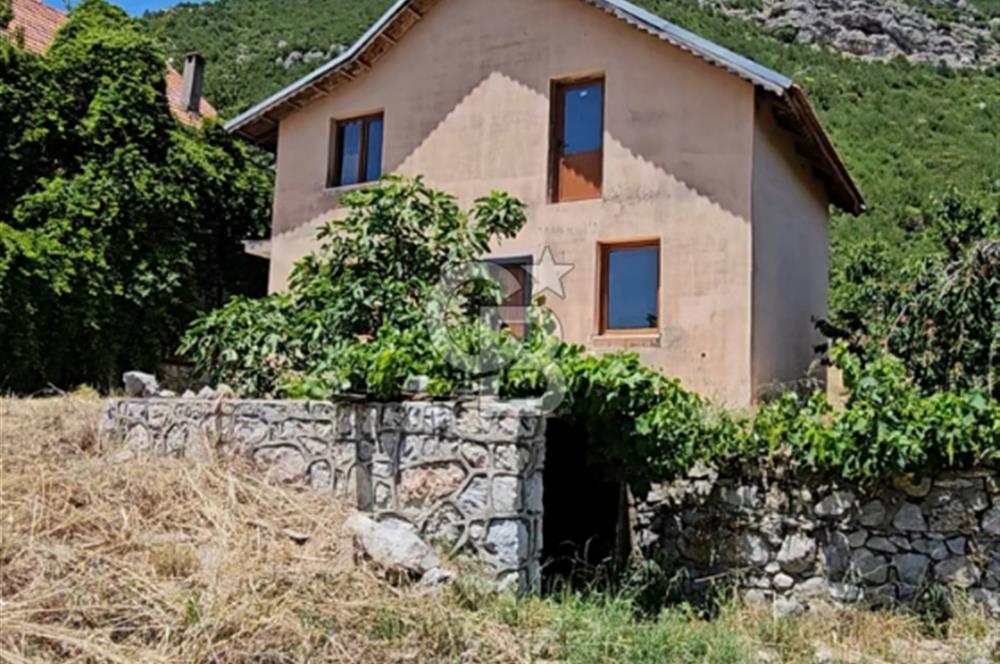 Manisa Yunusemre Sarıkaya Köyü Site İçinde Satılık Villa