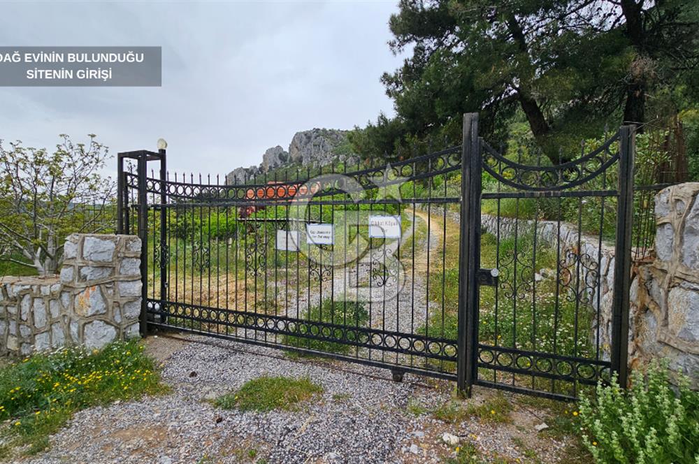 Manisa Yunusemre Sarıkaya Köyü Site İçinde Satılık Villa