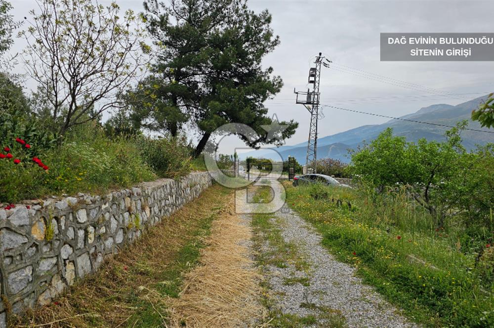Manisa Yunusemre Sarıkaya Köyü Site İçinde Satılık Villa
