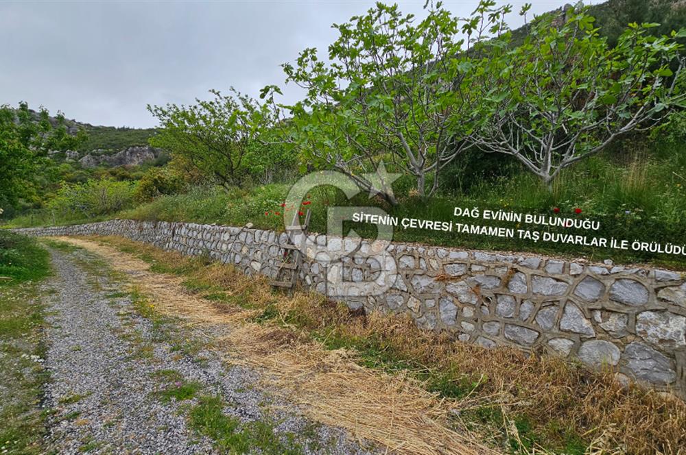 Manisa Yunusemre Sarıkaya Köyü Site İçinde Satılık Villa