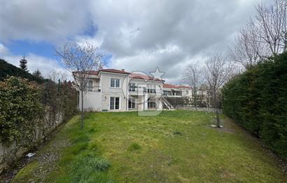 Arnavutköy NeoGölpark Sitesinde Satılık 5+2 Lüks Villa