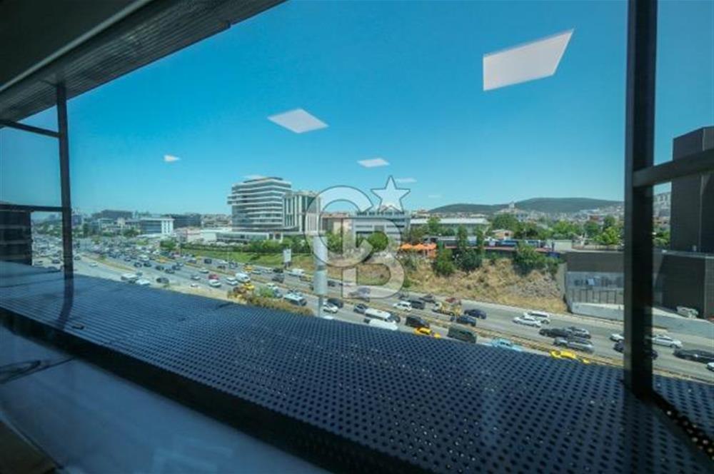 İDEALTEPE E5'TE PRESTİJLİ BİNADA KDVLİ 400 M2 KİRALIK PLAZA KATI