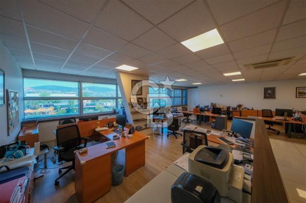 İDEALTEPE E5'TE PRESTİJLİ BİNADA KDVLİ 400 M2 KİRALIK PLAZA KATI