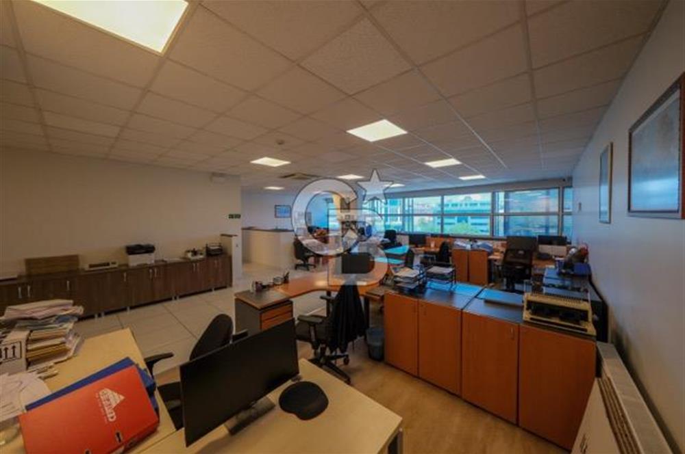 İDEALTEPE E5'TE PRESTİJLİ BİNADA KDVLİ 400 M2 KİRALIK PLAZA KATI