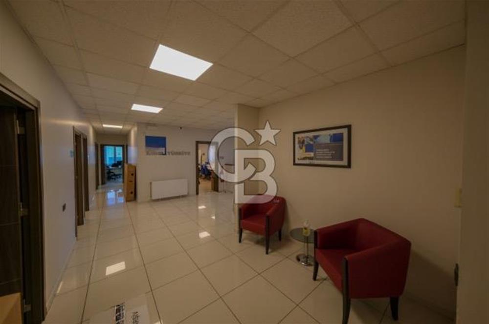 İDEALTEPE E5'TE PRESTİJLİ BİNADA KDVLİ 400 M2 KİRALIK PLAZA KATI