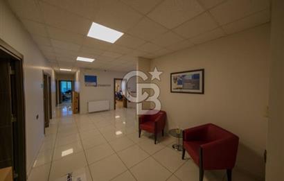İDEALTEPE E5'TE PRESTİJLİ BİNADA KDVLİ 400 M2 KİRALIK PLAZA KATI