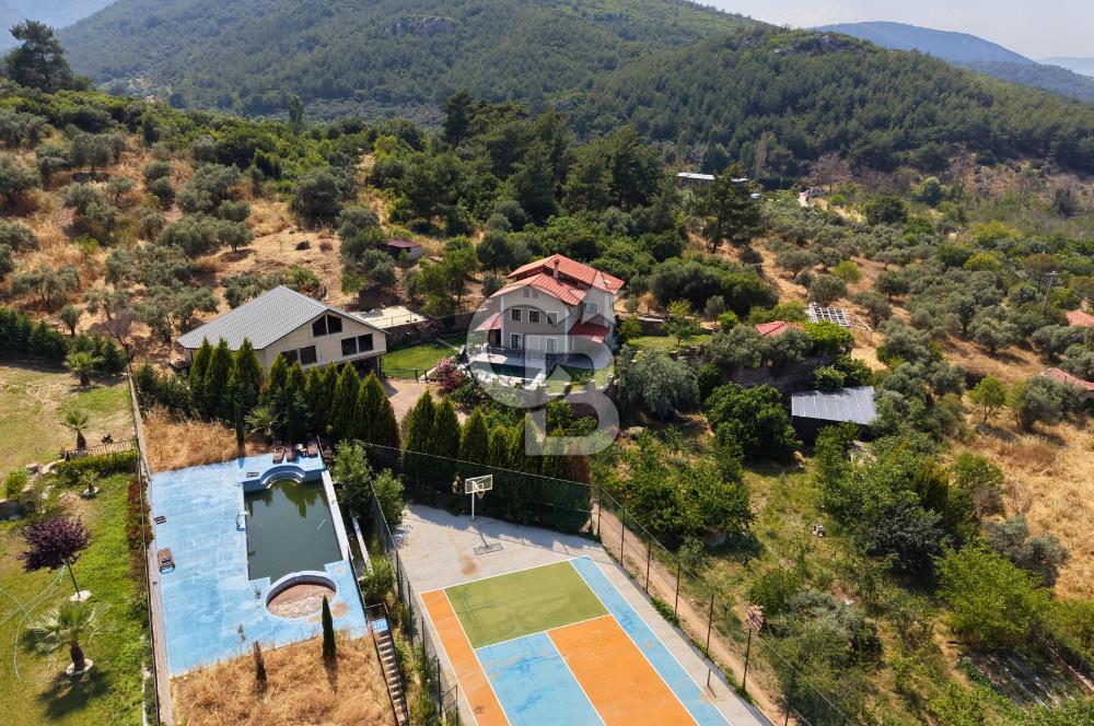 Kemalpaşa'da Satılık Müstakil Havuzlu Doğalgazlı Villa