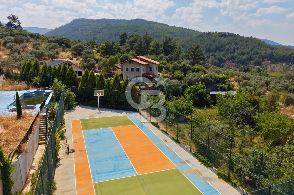 Kemalpaşa'da Satılık Müstakil Havuzlu Doğalgazlı Villa