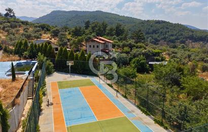 Kemalpaşa'da Satılık Müstakil Havuzlu Doğalgazlı Villa
