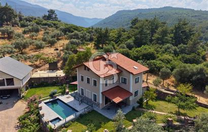 Kemalpaşa'da Satılık Müstakil Havuzlu Doğalgazlı Villa
