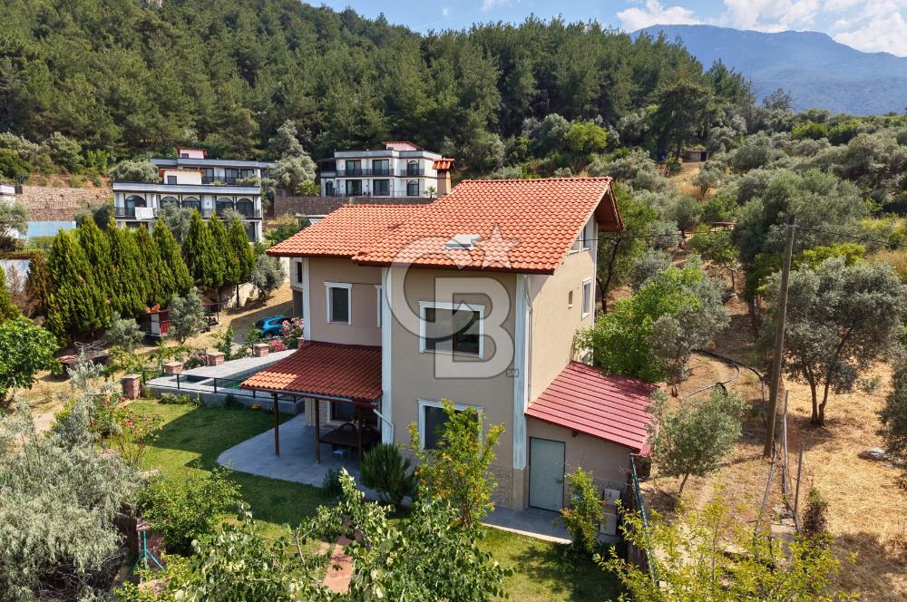 Kemalpaşa'da Satılık Müstakil Havuzlu Doğalgazlı Villa