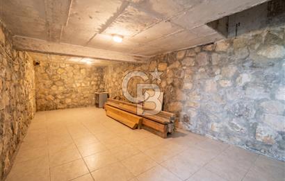 Kemalpaşa'da Satılık Müstakil Havuzlu Doğalgazlı Villa