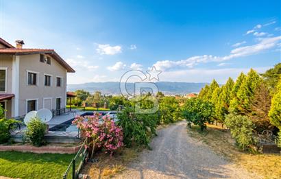 Kemalpaşa'da Satılık Müstakil Havuzlu Doğalgazlı Villa