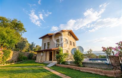 Kemalpaşa'da Satılık Müstakil Havuzlu Doğalgazlı Villa