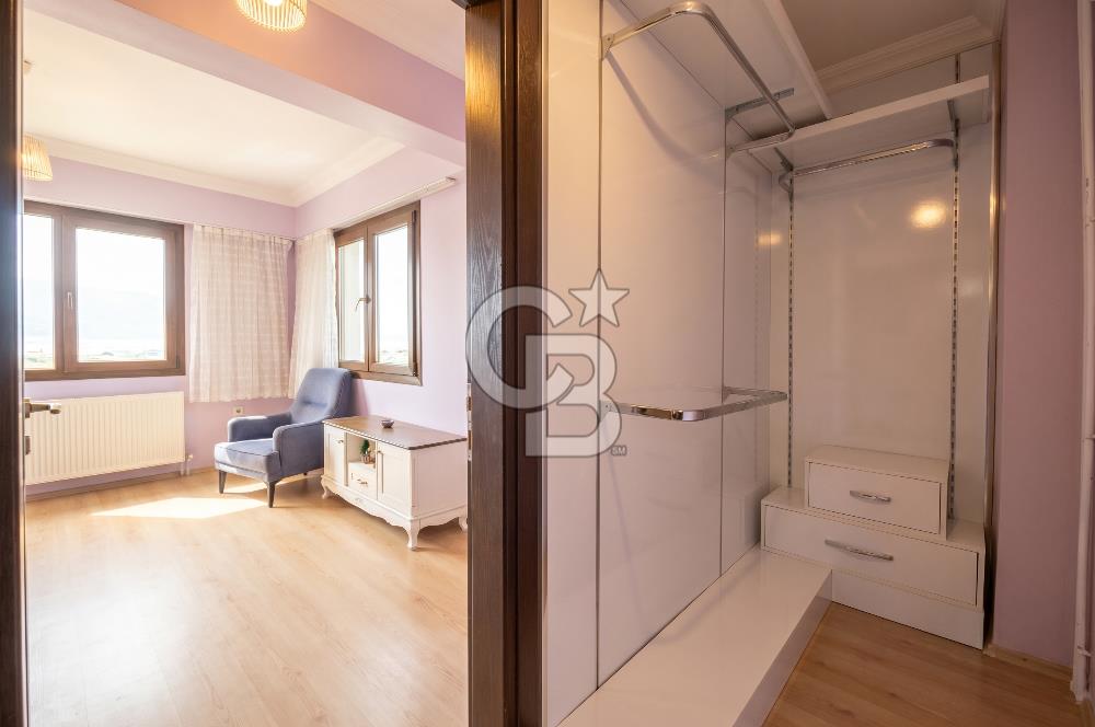 Kemalpaşa'da Satılık Müstakil Havuzlu Doğalgazlı Villa