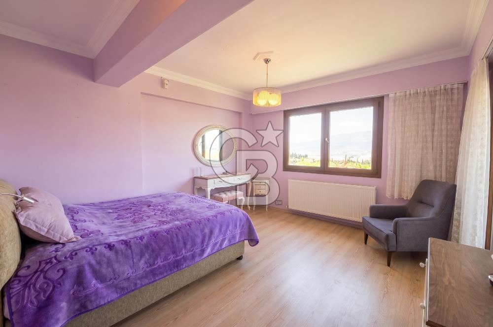 Kemalpaşa'da Satılık Müstakil Havuzlu Doğalgazlı Villa