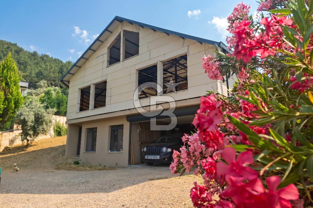 Kemalpaşa'da Satılık Müstakil Havuzlu Doğalgazlı Villa