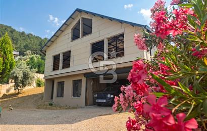 Kemalpaşa'da Satılık Müstakil Havuzlu Doğalgazlı Villa