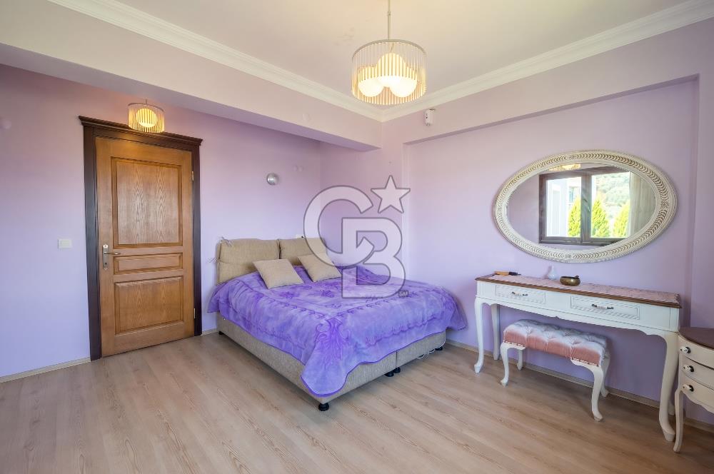 Kemalpaşa'da Satılık Müstakil Havuzlu Doğalgazlı Villa
