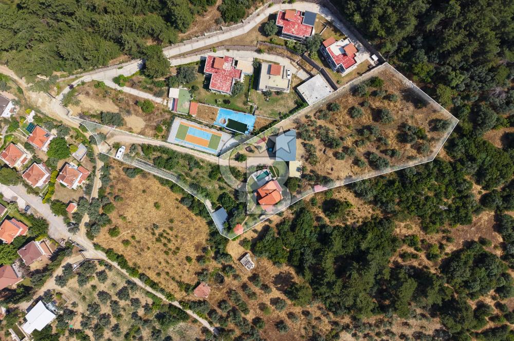 Kemalpaşa'da Satılık Müstakil Havuzlu Doğalgazlı Villa
