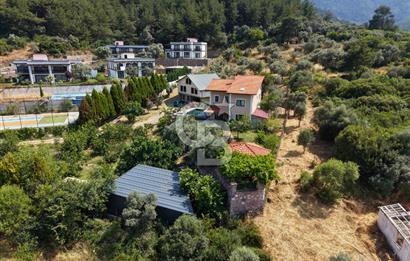 Kemalpaşa'da Satılık Müstakil Havuzlu Doğalgazlı Villa