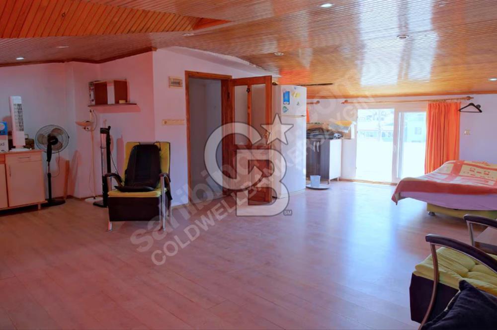 Urla Satılık Villa Sahilde 7+2