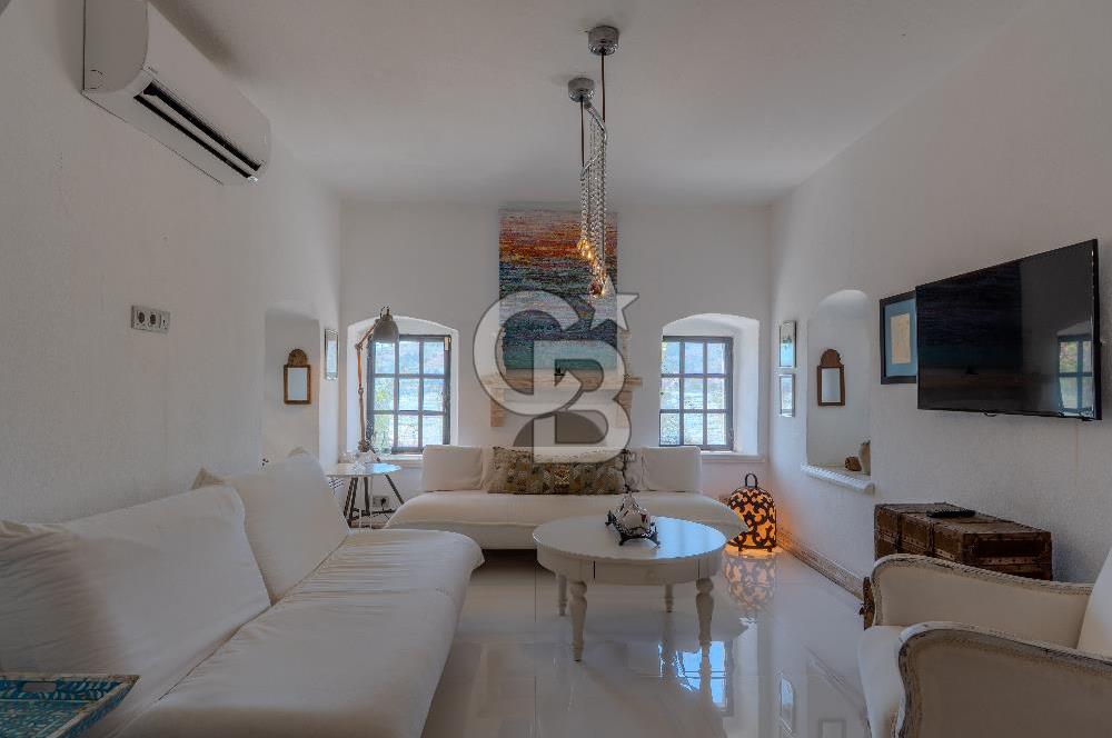 Bodrum Türkbükü’nde Eşyalı 1+1 Kış Bahçeli Müstakil Taş Ev