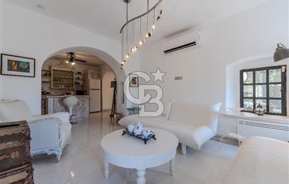 Bodrum Türkbükü’nde Eşyalı 1+1 Kış Bahçeli Müstakil Taş Ev
