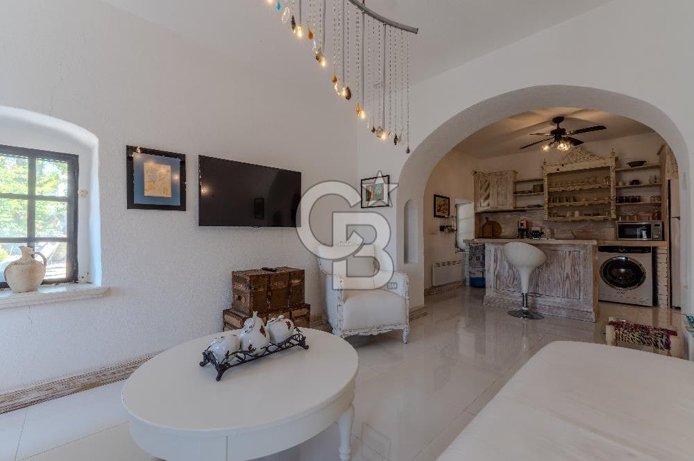 Bodrum Türkbükü’nde Eşyalı 1+1 Kış Bahçeli Müstakil Taş Ev
