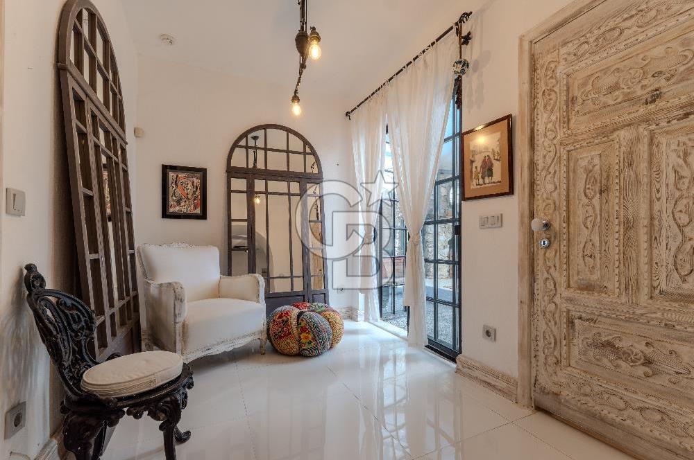 Bodrum Türkbükü’nde Eşyalı 1+1 Kış Bahçeli Müstakil Taş Ev