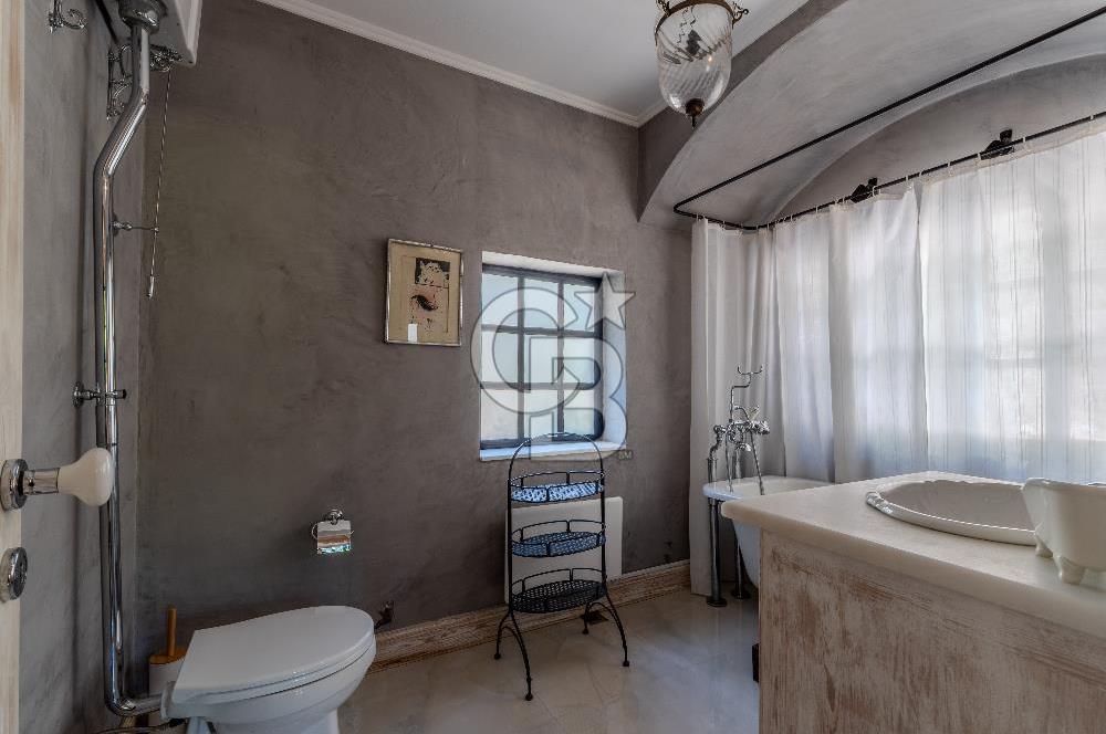 Bodrum Türkbükü’nde Eşyalı 1+1 Kış Bahçeli Müstakil Taş Ev