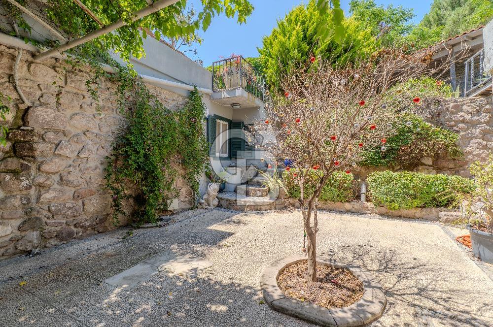 Bodrum Türkbükü’nde Eşyalı 1+1 Kış Bahçeli Müstakil Taş Ev