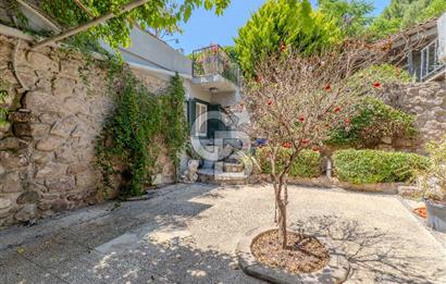Bodrum Türkbükü’nde Eşyalı 1+1 Kış Bahçeli Müstakil Taş Ev