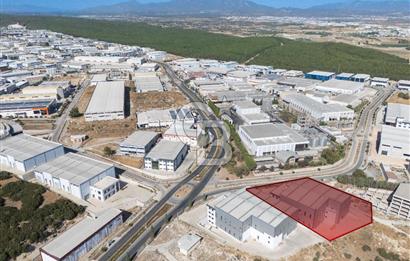 İzmir İTOB OSB'de yüksek tavanlı Prestijli Üretim Tesisi