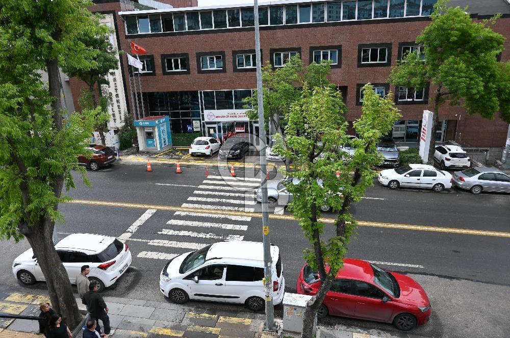 DİKMEN CADDESİNDE 29 MAYIS HASTANESİ KARŞISI SATILIK